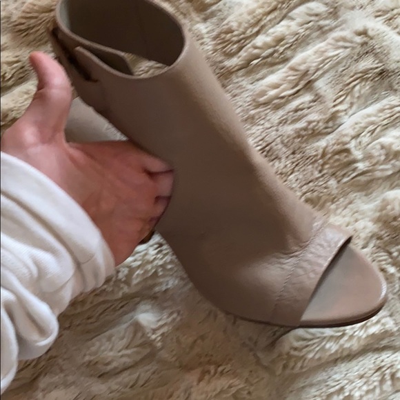 Vince Heels - Picture 2 of 7